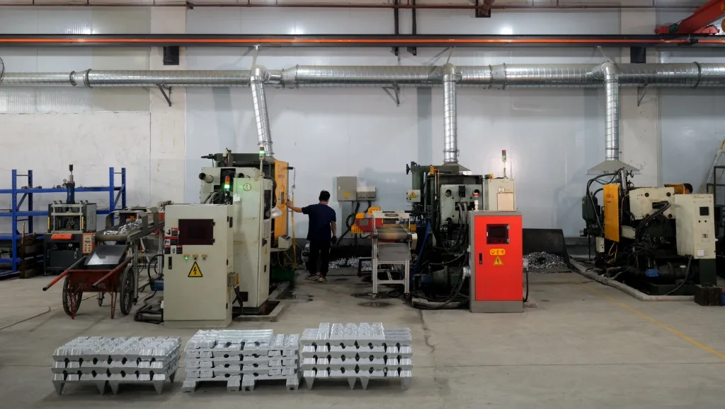 Zinc alloy raw material ingots and heavy-duty die casting machines in hardware factory